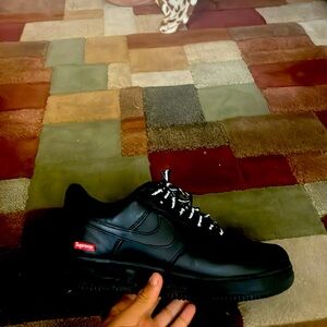 Im selling my size 10 supreme forces ATL